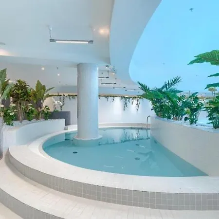 Апартаменты Hanza Tower Luxury Jacussi & Pool & Sauna *